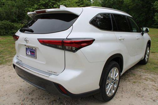 Wind Chill Pearl 2023 Toyota Highlander Limited