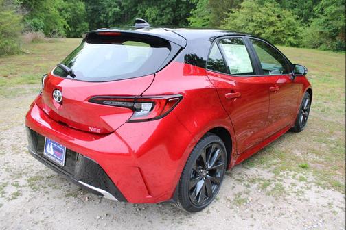 Finish Line Red/Midnight Black Metallic 2026 Toyota Corolla XSE