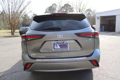 2026 Toyota Highlander Hybrid Platinum