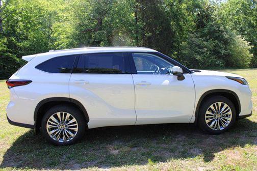 Wind Chill Pearl 2026 Toyota Highlander Platinum