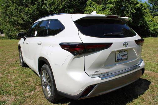 Wind Chill Pearl 2026 Toyota Highlander Platinum