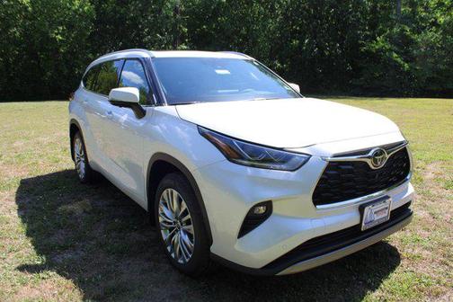 Wind Chill Pearl 2026 Toyota Highlander Platinum