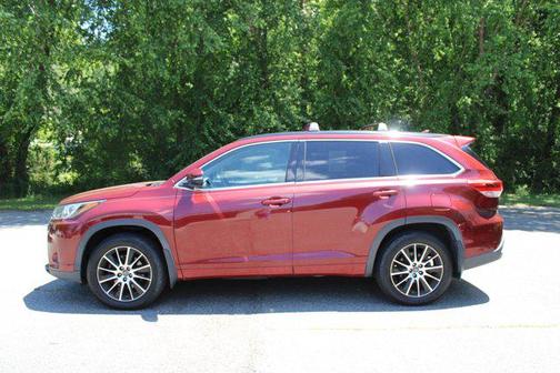 2017 Toyota Highlander SE