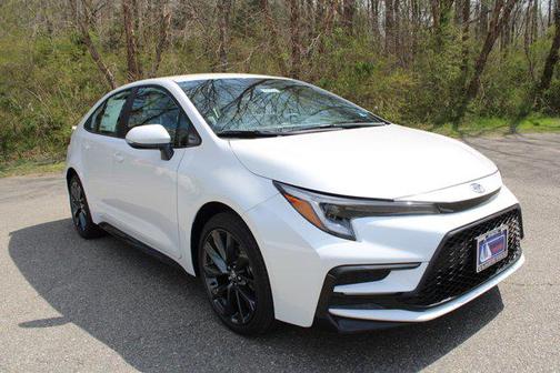 Wind Chill Pearl 2026 Toyota Corolla SE