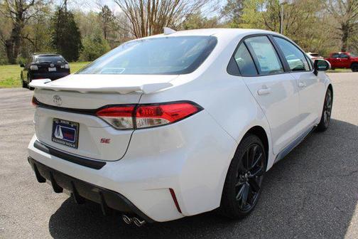 Wind Chill Pearl 2026 Toyota Corolla SE