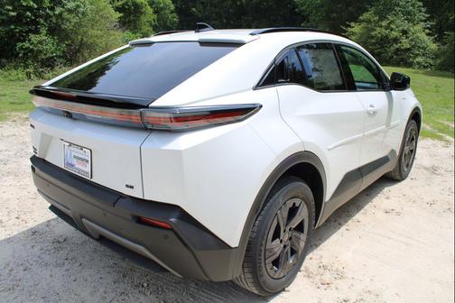 Wind Chill Pearl 2026 Toyota C-HR SE