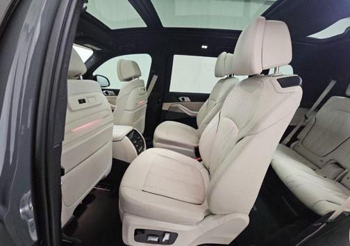 2022 BMW X7 M50i