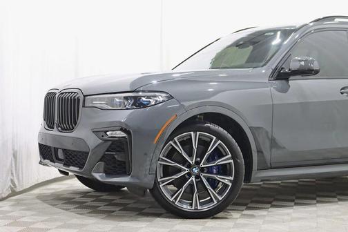 2022 BMW X7 M50i