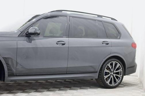 2022 BMW X7 M50i