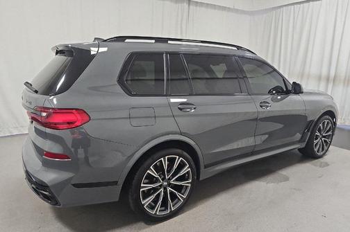 2022 BMW X7 M50i