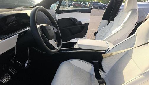 Pearl White Multi-Coat 2025 Tesla Model X Plaid