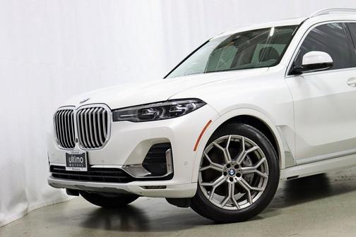 Photo 2 of 46 of 2020 BMW X7 xDrive40i