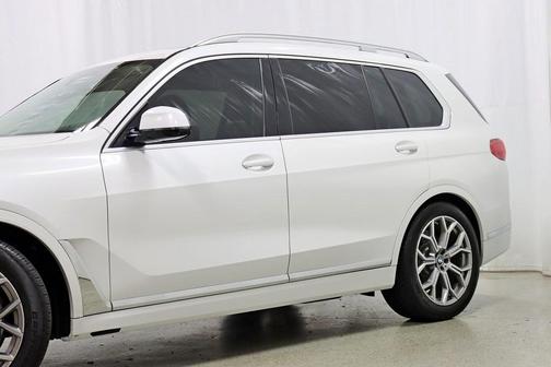 Photo 3 of 46 of 2020 BMW X7 xDrive40i