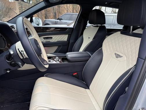 2022 Bentley Bentayga V8