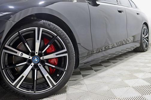 Black Sapphire Metallic 2024 BMW i5 M60