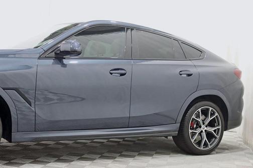 2022 BMW X6 M50i