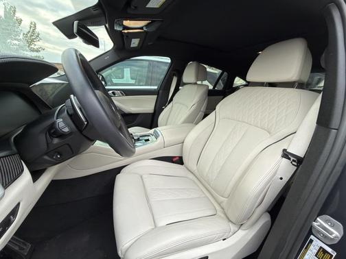 2022 BMW X6 M50i