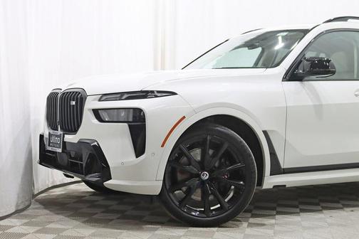 2023 BMW X7 M60i