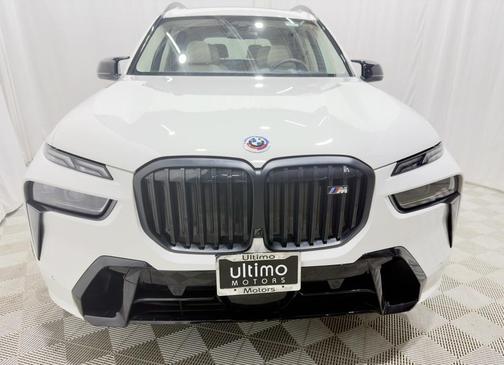 2023 BMW X7 M60i