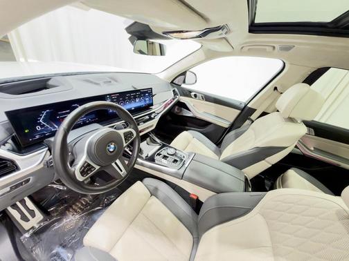 2023 BMW X7 M60i