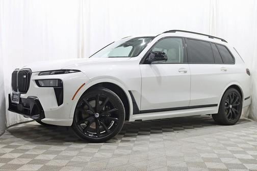 2023 BMW X7 M60i