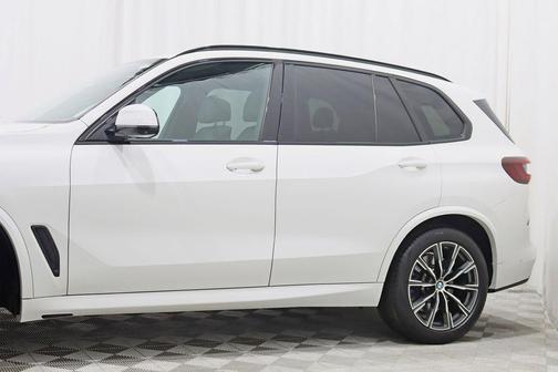 Alpine White 2022 BMW X5 M50i