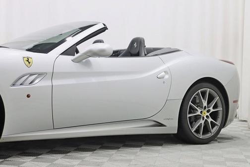 2011 Ferrari California Base