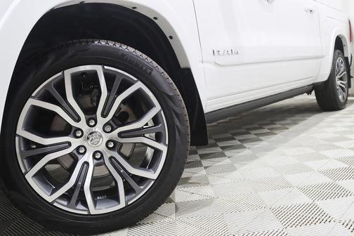 Ivory White Tri-Coat Pearlcoat 2025 RAM 1500 ST