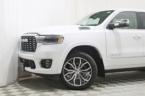 Ivory White Tri-Coat Pearlcoat 2025 RAM 1500 ST