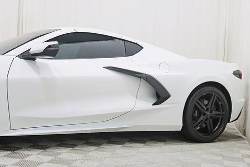 Arctic White 2026 Chevrolet Corvette Stingray w/1LT