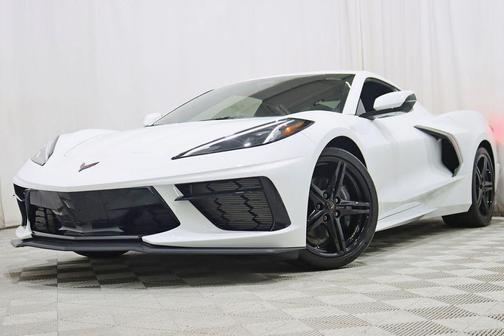 Arctic White 2026 Chevrolet Corvette Stingray w/1LT