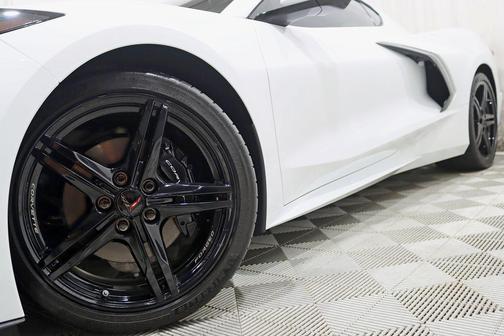 Arctic White 2026 Chevrolet Corvette Stingray w/1LT