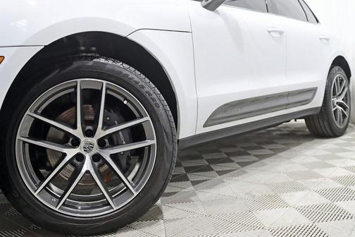 2023 Porsche Macan T