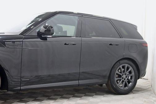 2025 Land Rover Range Rover Sport SE