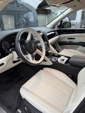 2024 Bentley Bentayga Hybrid 