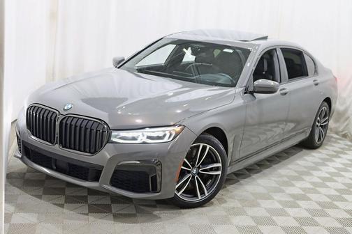 Bernina Grey Amber Effect Metallic 2022 BMW 750 i xDrive
