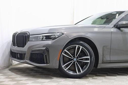Bernina Grey Amber Effect Metallic 2022 BMW 750 i xDrive