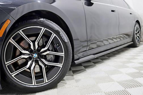 Black Sapphire Metallic 2024 BMW 740 xDrive