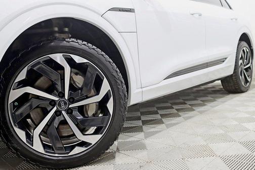 2024 Audi Q8 e-tron Prestige