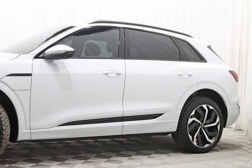 2024 Audi Q8 e-tron Prestige