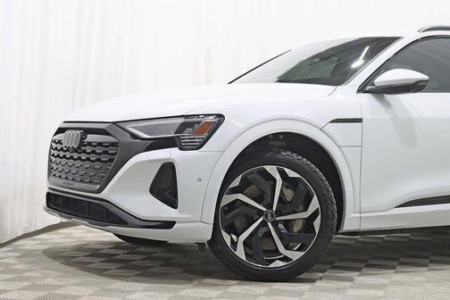 2024 Audi Q8 e-tron Prestige