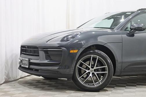 2022 Porsche Macan Base