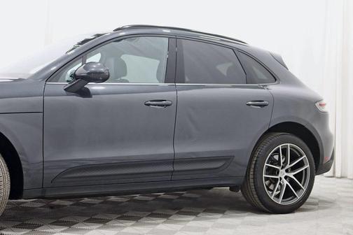 2022 Porsche Macan Base