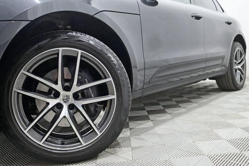 2022 Porsche Macan Base
