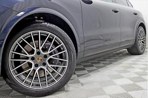 2021 Porsche Cayenne Base