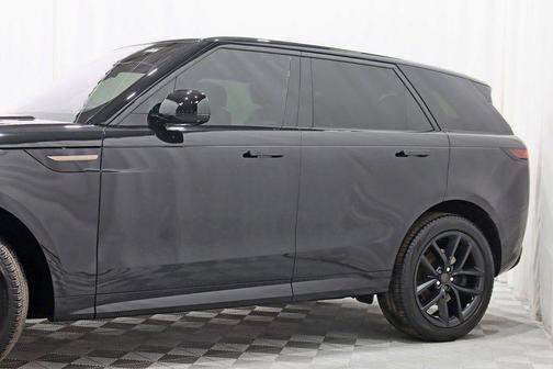 Santorini Black Metallic 2023 Land Rover Range Rover Sport SE