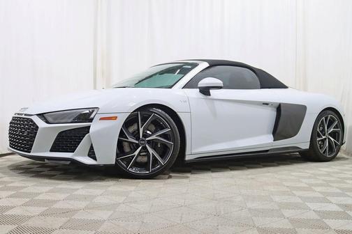 Suzuka Gray Metallic/Black Roof 2023 Audi R8 V10 performance RWD S tronic