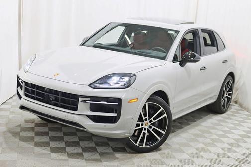Chalk 2024 Porsche Cayenne Cayenne