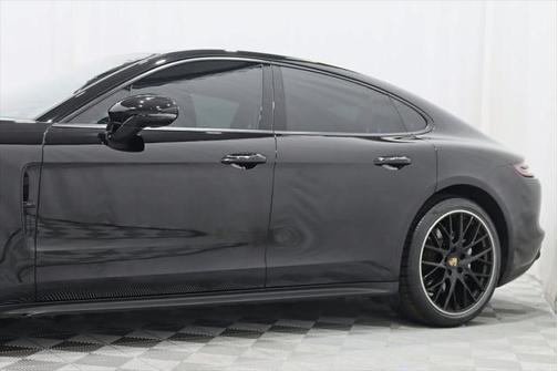 2018 Porsche Panamera 4
