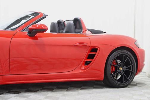 2023 Porsche 718 Boxster T